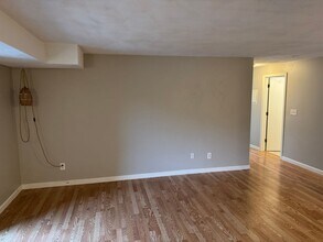 10 Village Ln in Tyngsboro, MA - Building Photo - Building Photo