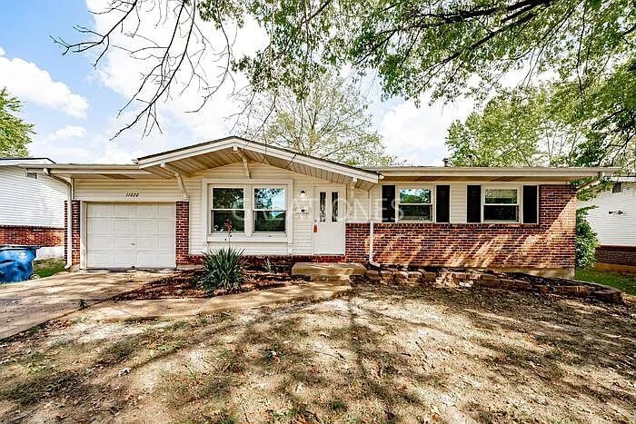 11020 Linnell Dr in St. Louis, MO - Building Photo