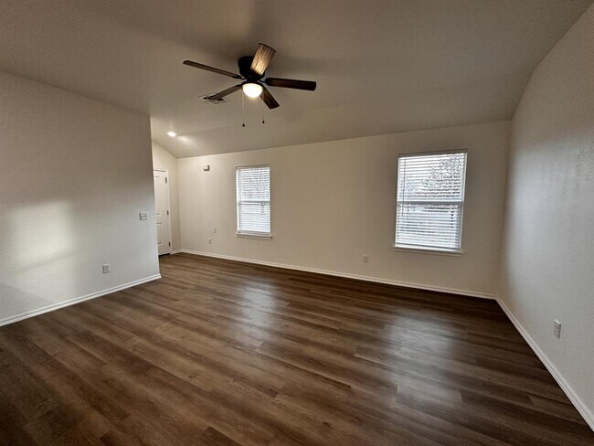 11503 Mackenzie Wy in Yukon, OK - Building Photo - Building Photo