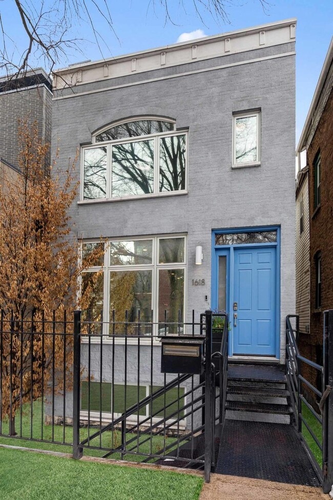 property at 1618 W Pierce Ave