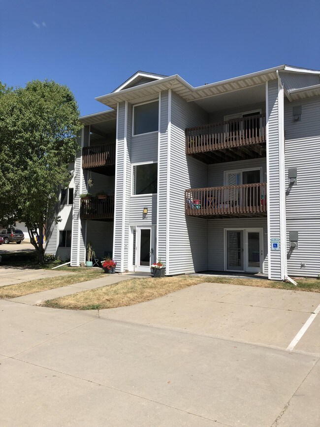 140 Shannon Dr Apartments and Nearby North Liberty Apartments For Rent