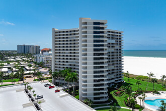 South Seas Towers in Marco Island, FL - Foto de edificio - Building Photo