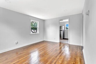 401 Sanford Ave-Unit -Unit 2 in Dunellen, NJ - Foto de edificio - Building Photo