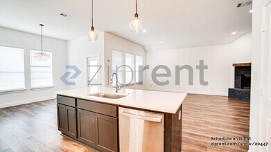 631 Gould St in Pilot Point, TX - Foto de edificio - Building Photo