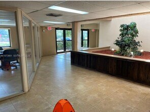 10001 W Atlantic Blvd, Unit 122 in Coral Springs, FL - Foto de edificio - Building Photo