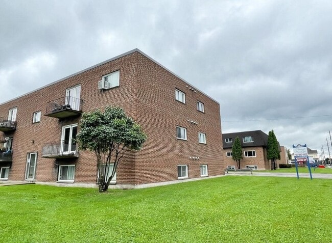 Elmwood Place Apartments