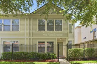 2711 Polk St in Houston, TX - Building Photo