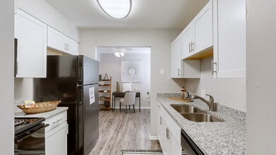 Halsey Flats in Louisville, KY - Foto de edificio - Building Photo