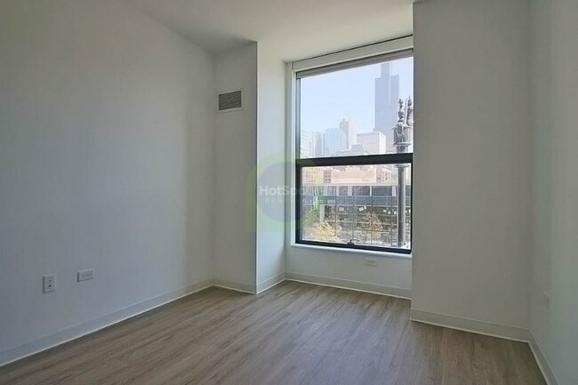 808 W Gladys Ave in Chicago, IL - Foto de edificio - Building Photo