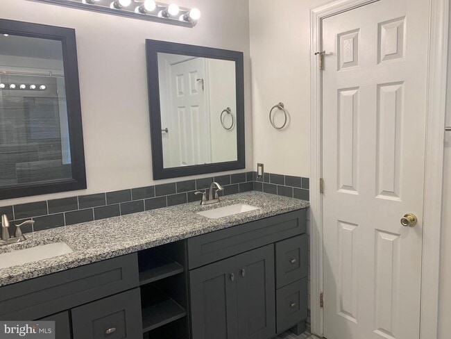 13530 Davinci Ln in Herndon, VA - Building Photo - Building Photo