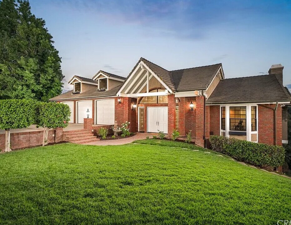 1187 Edinburgh Rd in San Dimas, CA - Building Photo