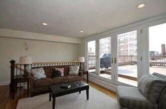 495-497-497 Beacon St in Boston, MA - Building Photo - Building Photo