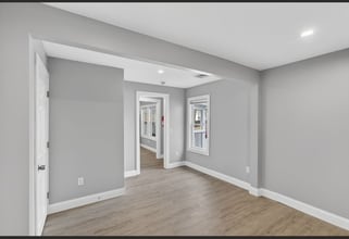 122 Brookside Ave in West Warwick, RI - Building Photo - Building Photo