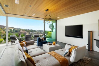 2344 Banyan Dr in Los Angeles, CA - Foto de edificio - Building Photo