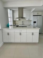 251 174th St, Unit 1716 in Sunny Isles Beach, FL - Foto de edificio - Building Photo
