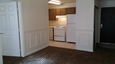 Crestwood Cove in Salt Lake City, UT - Building Photo - Building Photo