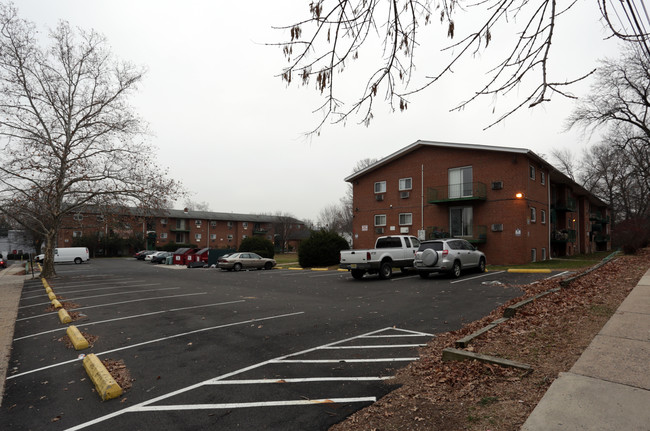 Robert Morris Apartments in Morrisville, PA - Building Photo - Building Photo