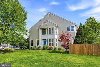 445 Tuvira Ln in Cherry Hill Township, NJ - Foto de edificio - Building Photo