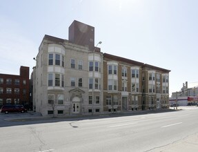 Barton Center in Indianapolis, IN - Foto de edificio - Building Photo