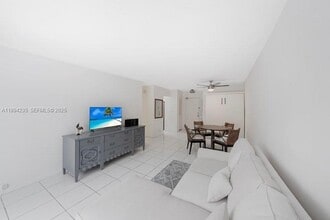 3000 Riomar St in Fort Lauderdale, FL - Building Photo - Building Photo