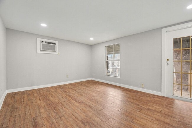 8323 Lapanto Ln in Dallas, TX - Building Photo - Building Photo