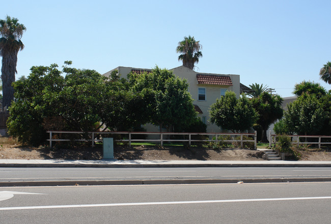 7713-7717 University Ave in La Mesa, CA - Foto de edificio - Building Photo