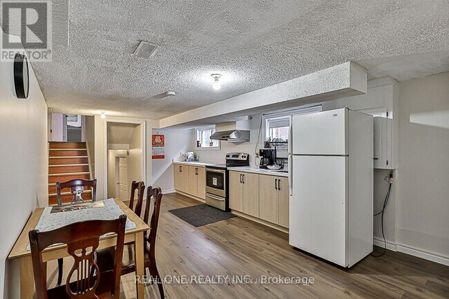 31 Terryhill Crescent in Toronto, ON - Building Photo - Building Photo