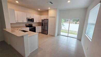 36110 Risa Michele St in Zephyrhills, FL - Building Photo - Building Photo