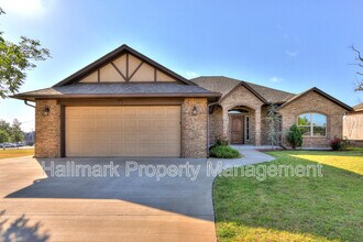 508 Whispering Oaks Blvd in Moore, OK - Building Photo - Building Photo