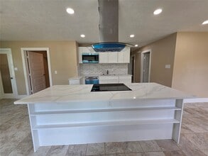 2306 19th Ave N in Texas City, TX - Building Photo - Building Photo