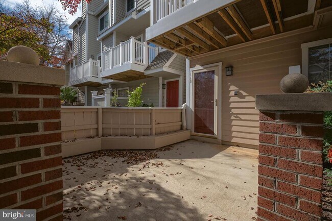 5705 Chapman Mill Dr in North Bethesda, MD - Building Photo - Building Photo