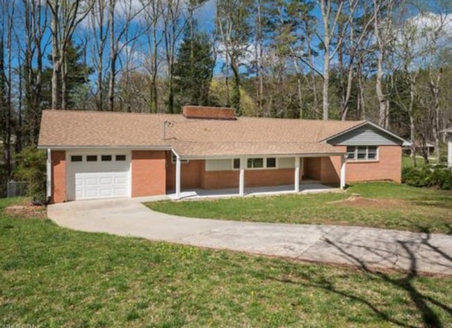 property at 32 S Oak Forest Dr