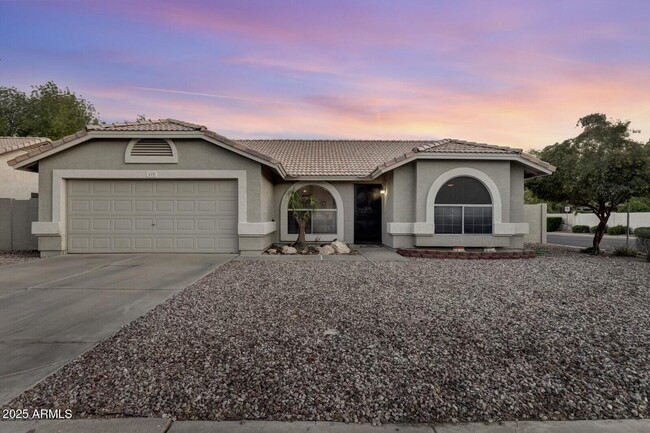 425 E Century Ave in Gilbert, AZ - Foto de edificio - Building Photo