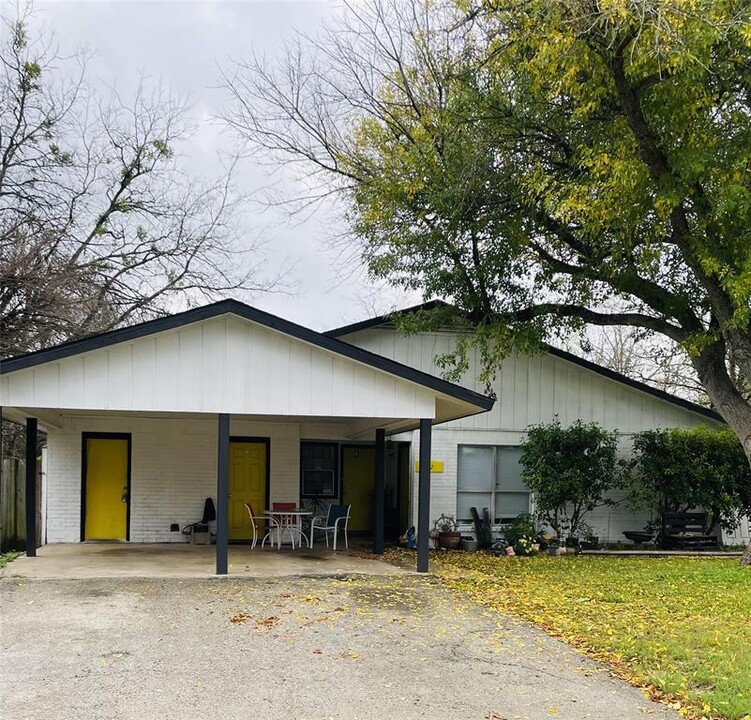 112 Cockerham St in Kyle, TX - Building Photo