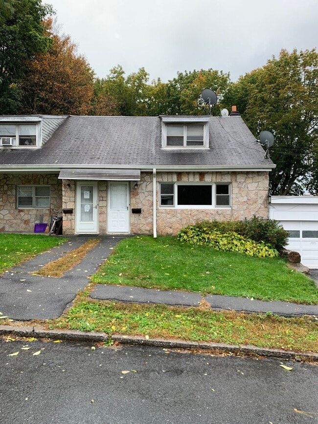 175 Marys Ave in Kingston, NY - Building Photo - Building Photo