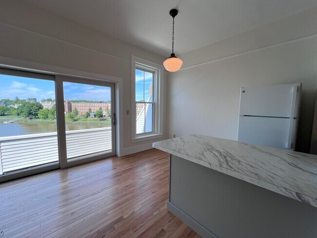 123 Water St-Unit -4W in Exeter, NH - Building Photo - Building Photo