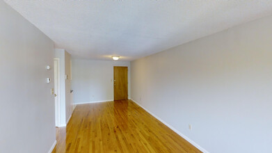 10 Murdock St, Unit 2-7R in Somerville, MA - Building Photo - Building Photo