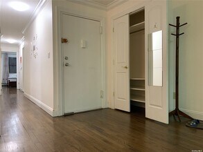 220-45 67th Ave-Unit -2 in Queens, NY - Foto de edificio - Building Photo