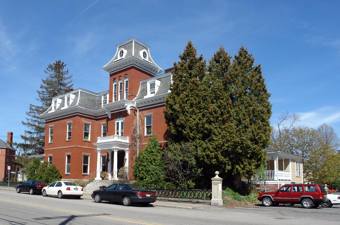 241 Middle St in Portsmouth, NH - Foto de edificio