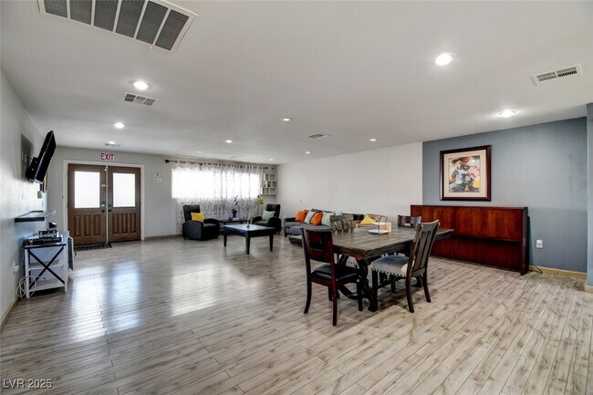 603 Palmhurst Dr in Las Vegas, NV - Foto de edificio - Building Photo