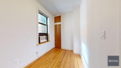 129 E 97th St in New York, NY - Building Photo - Building Photo