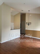 575 Oakleaf Plantation Pky in Orange Park, FL - Building Photo - Building Photo