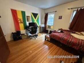 19 Long Ave, Unit 3 in Boston, MA - Foto de edificio - Building Photo