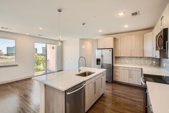 Station A Apartments in Denver, CO - Foto de edificio - Building Photo