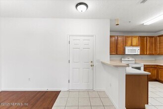 8215 Green Parrot Rd in Jacksonville, FL - Building Photo - Building Photo