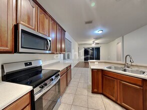 11124 Creek Haven Dr in Riverview, FL - Foto de edificio - Building Photo