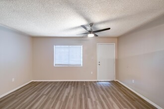 Tides on 51st in Phoenix, AZ - Foto de edificio - Interior Photo