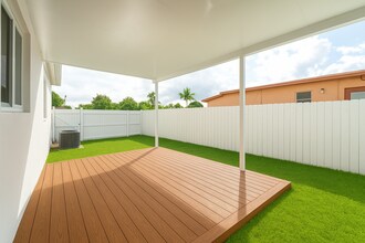 1020 SW 74th Ave in Miami, FL - Building Photo - Building Photo