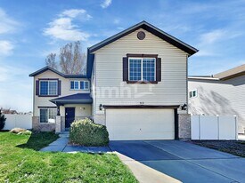 512 Water Wheel Ln in Stansbury Park, UT - Building Photo