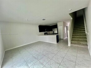 1045 NW 4th Ter in Florida City, FL - Building Photo - Building Photo